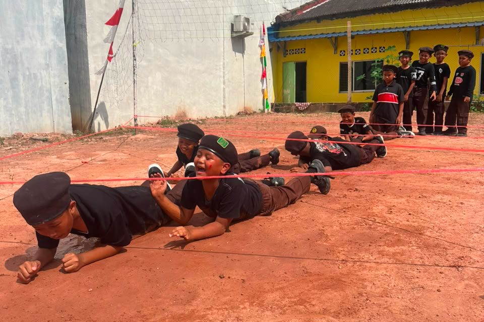 Dokumentasi Serunya Hiking Pramuka MI Baitul Amar: Melatih Kekompakan dan Kemandirian Siswa 2