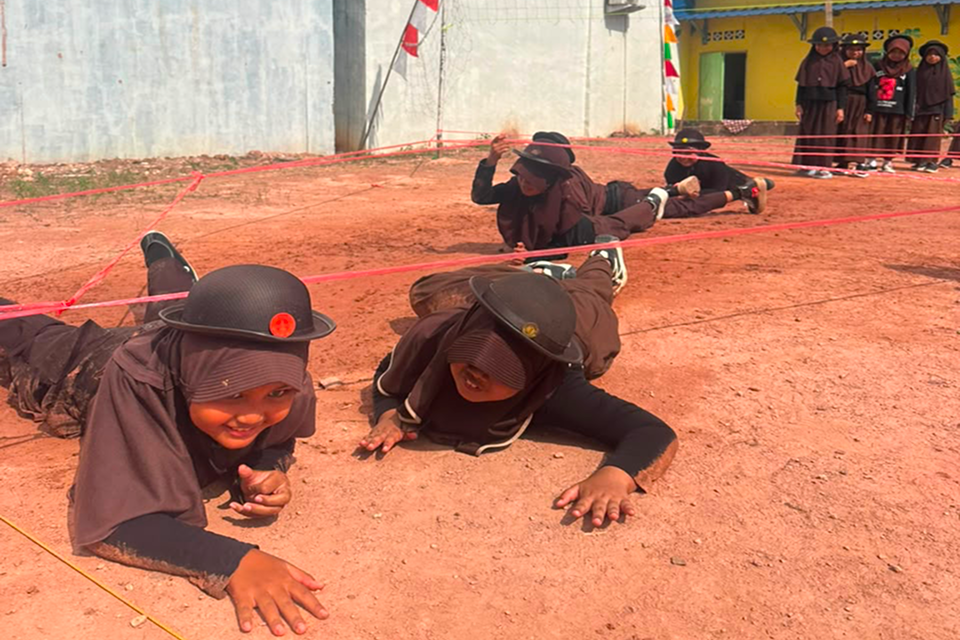 Dokumentasi Serunya Hiking Pramuka MI Baitul Amar: Melatih Kekompakan dan Kemandirian Siswa 3