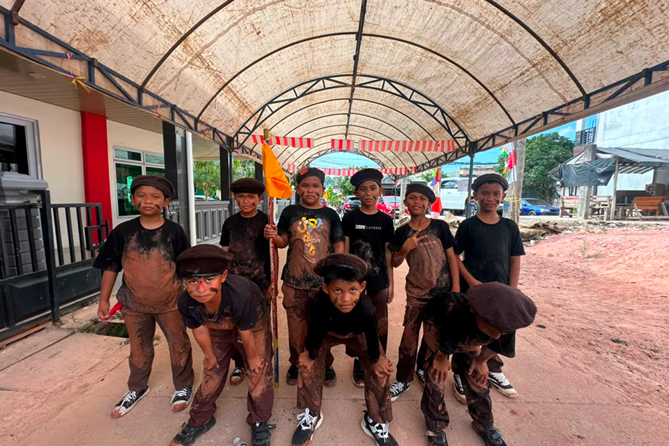 Dokumentasi Serunya Hiking Pramuka MI Baitul Amar: Melatih Kekompakan dan Kemandirian Siswa 6